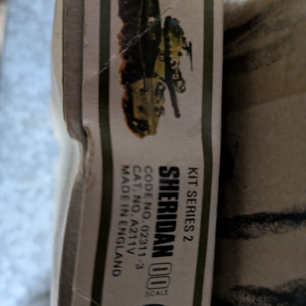 Sheridan Tank Model Kit - Green - Picture 2 of 6